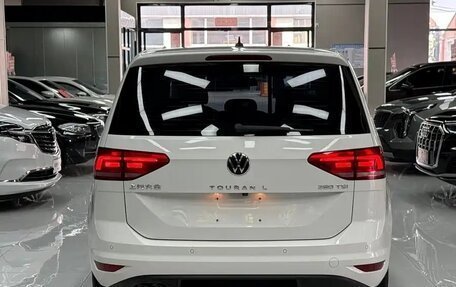 Volkswagen Touran III, 2021 год, 1 750 000 рублей, 3 фотография
