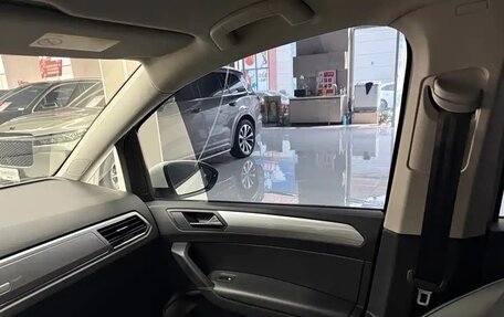 Volkswagen Touran III, 2021 год, 1 750 000 рублей, 14 фотография