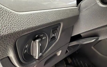 Volkswagen Touran III, 2021 год, 1 750 000 рублей, 11 фотография