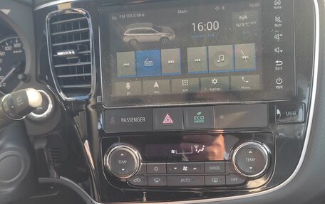 Mitsubishi Outlander III рестайлинг 3, 2022 год, 2 850 000 рублей, 8 фотография