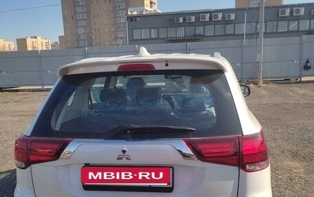 Mitsubishi Outlander III рестайлинг 3, 2022 год, 2 850 000 рублей, 13 фотография
