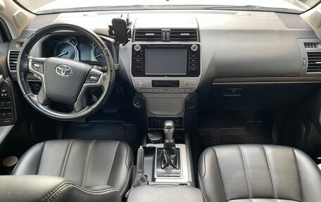 Toyota Land Cruiser Prado 150 рестайлинг 2, 2019 год, 5 300 000 рублей, 3 фотография