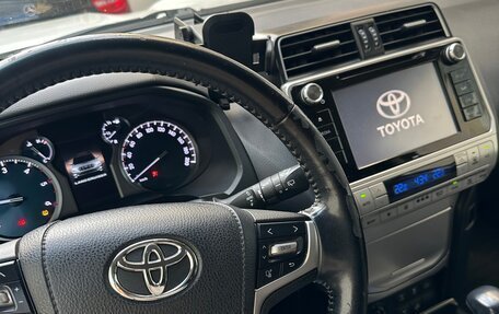 Toyota Land Cruiser Prado 150 рестайлинг 2, 2019 год, 5 300 000 рублей, 12 фотография