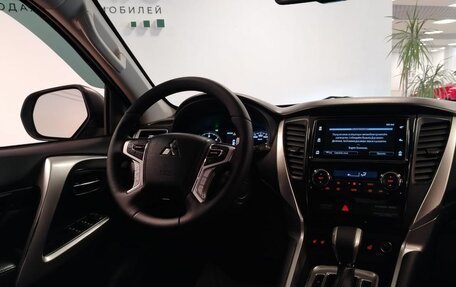 Mitsubishi Pajero Sport III рестайлинг, 2019 год, 2 739 000 рублей, 10 фотография