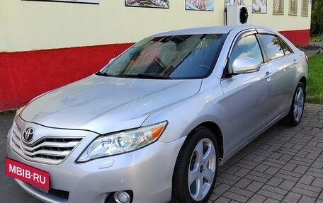 Toyota Camry, 2011 год, 1 400 000 рублей, 2 фотография