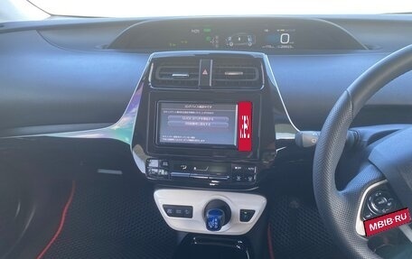 Toyota Prius IV XW50, 2018 год, 1 700 000 рублей, 1 фотография