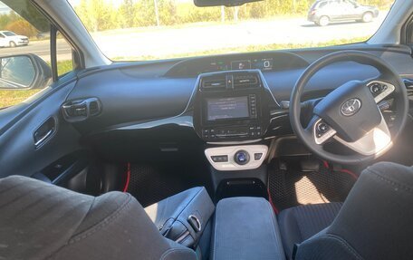 Toyota Prius IV XW50, 2018 год, 1 700 000 рублей, 4 фотография