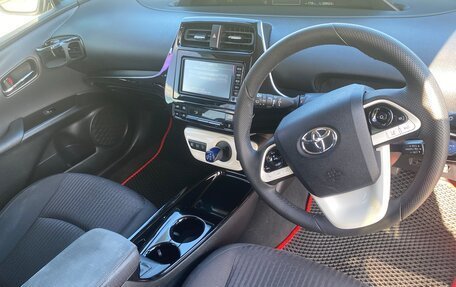 Toyota Prius IV XW50, 2018 год, 1 700 000 рублей, 5 фотография