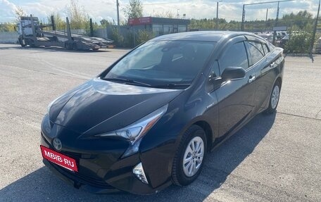 Toyota Prius IV XW50, 2018 год, 1 700 000 рублей, 3 фотография