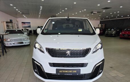 Peugeot Traveller I, 2018 год, 1 950 000 рублей, 2 фотография