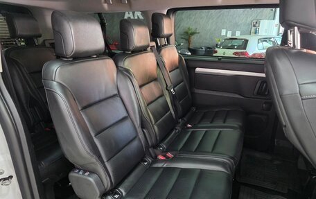 Peugeot Traveller I, 2018 год, 1 950 000 рублей, 17 фотография