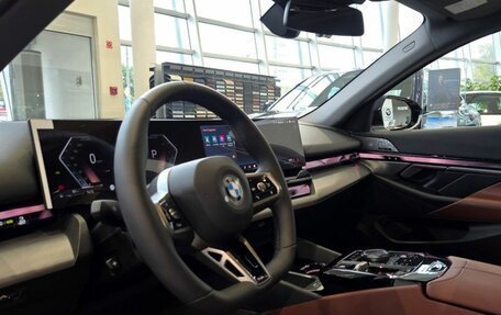 BMW 5 серия, 2025 год, 8 800 000 рублей, 23 фотография