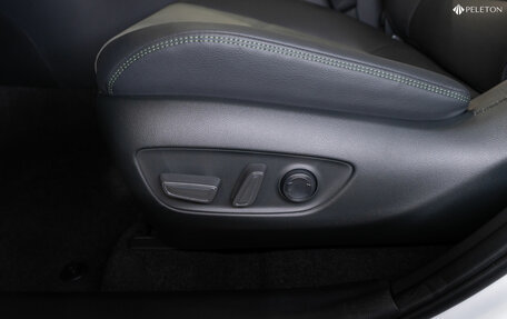 Toyota RAV4, 2025 год, 4 150 000 рублей, 21 фотография