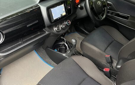 Toyota Vitz, 2018 год, 950 000 рублей, 7 фотография
