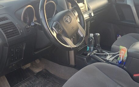 Toyota Land Cruiser Prado 150 рестайлинг 2, 2010 год, 2 500 000 рублей, 10 фотография