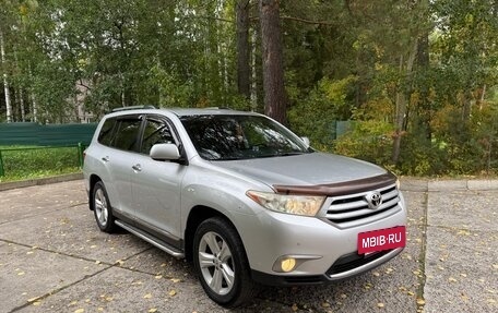 Toyota Highlander III, 2011 год, 2 070 000 рублей, 3 фотография