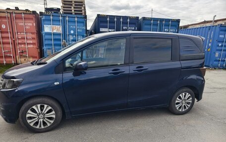 Honda Freed I, 2010 год, 950 000 рублей, 3 фотография