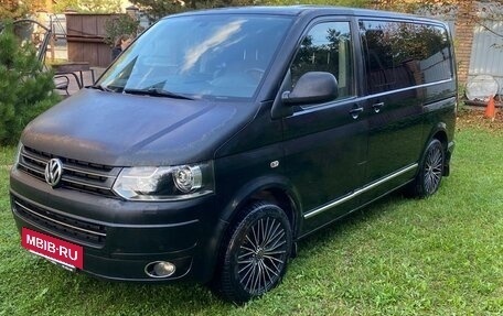 Volkswagen Multivan T5, 2011 год, 2 200 000 рублей, 2 фотография