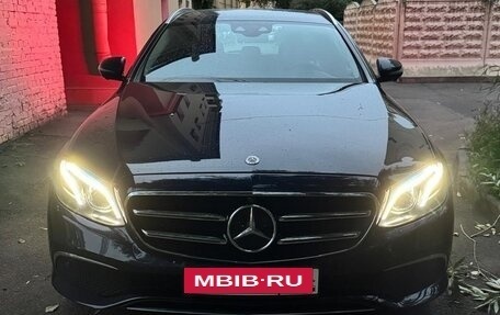 Mercedes-Benz E-Класс, 2019 год, 3 400 000 рублей, 31 фотография