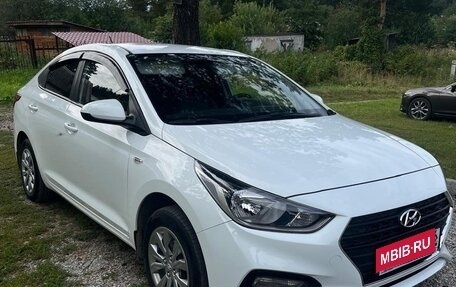 Hyundai Solaris II рестайлинг, 2018 год, 1 550 000 рублей, 3 фотография