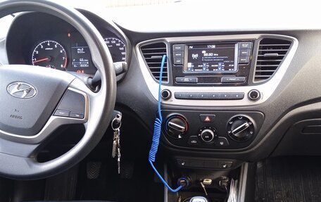 Hyundai Solaris II рестайлинг, 2018 год, 1 550 000 рублей, 5 фотография