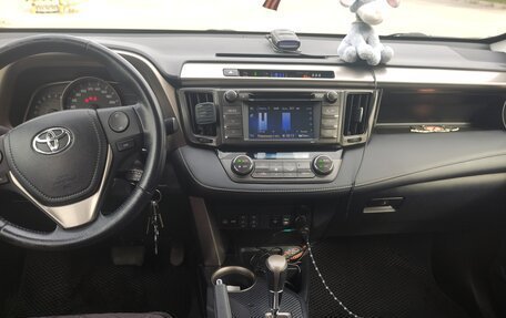 Toyota RAV4, 2014 год, 1 850 000 рублей, 9 фотография