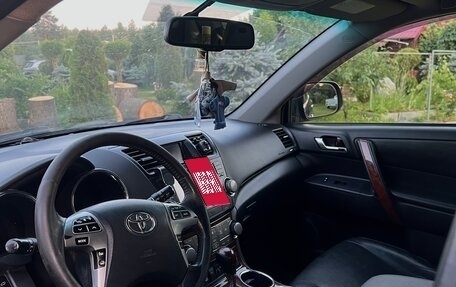 Toyota Highlander III, 2012 год, 1 920 000 рублей, 3 фотография