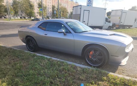 Dodge Challenger III рестайлинг 2, 2017 год, 3 300 000 рублей, 4 фотография