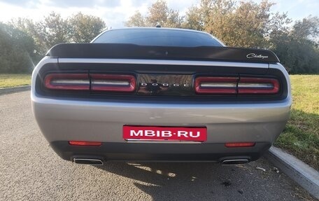 Dodge Challenger III рестайлинг 2, 2017 год, 3 300 000 рублей, 10 фотография