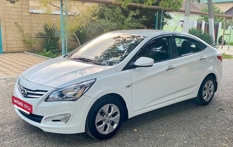 Hyundai Solaris II рестайлинг, 2015 год, 870 000 рублей, 3 фотография