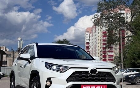 Toyota RAV4, 2021 год, 3 950 000 рублей, 1 фотография