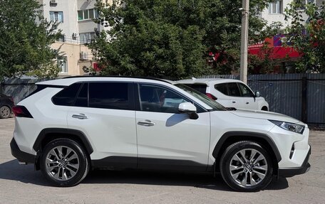 Toyota RAV4, 2021 год, 3 950 000 рублей, 4 фотография