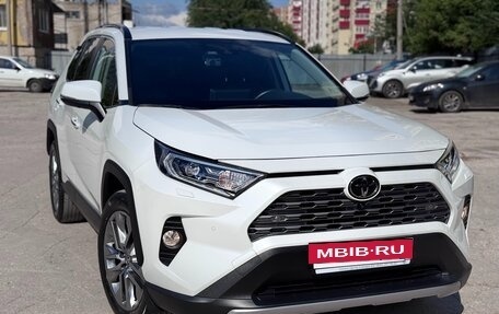 Toyota RAV4, 2021 год, 3 950 000 рублей, 3 фотография