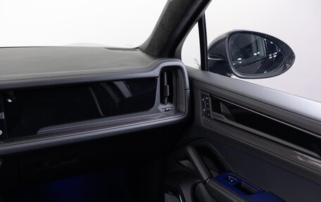 Porsche Cayenne III, 2025 год, 30 690 000 рублей, 20 фотография