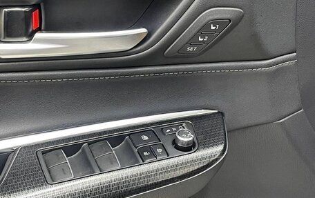 Toyota Venza, 2022 год, 3 331 552 рублей, 13 фотография