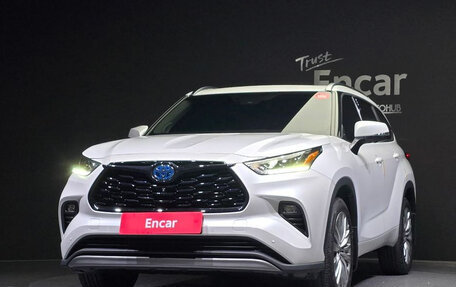Toyota Highlander, 2023 год, 4 996 346 рублей, 3 фотография