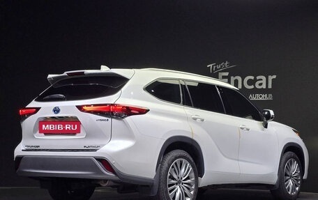 Toyota Highlander, 2023 год, 4 996 346 рублей, 2 фотография