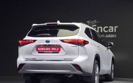 Toyota Highlander, 2023 год, 4 996 346 рублей, 4 фотография