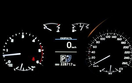 Toyota Land Cruiser 200, 2012 год, 3 297 000 рублей, 17 фотография