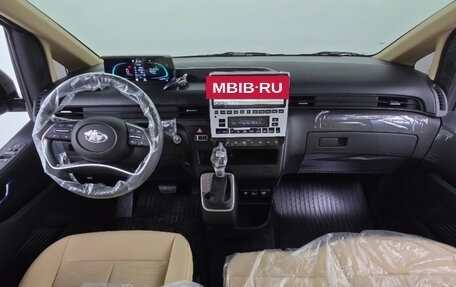 Hyundai Staria, 2025 год, 6 000 000 рублей, 5 фотография