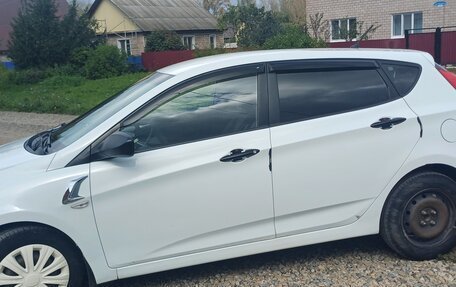 Hyundai Solaris II рестайлинг, 2013 год, 680 000 рублей, 2 фотография