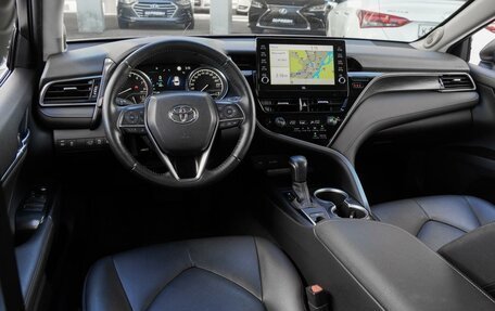 Toyota Camry, 2021 год, 3 290 000 рублей, 6 фотография