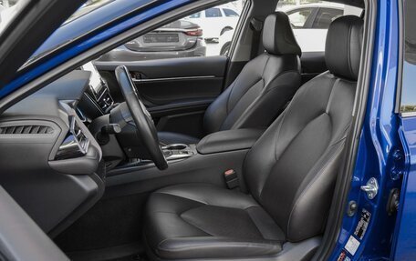 Toyota Camry, 2021 год, 3 290 000 рублей, 10 фотография