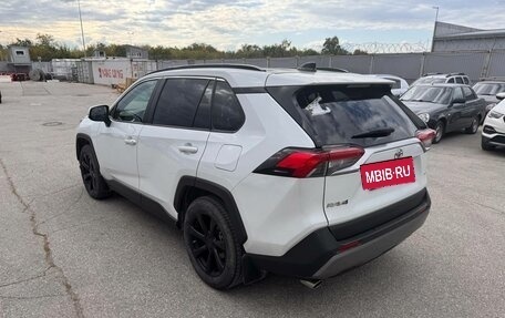Toyota RAV4, 2021 год, 3 218 000 рублей, 2 фотография