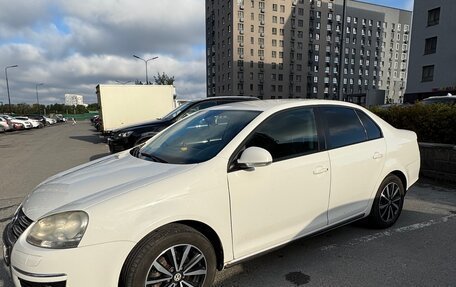 Volkswagen Jetta VI, 2009 год, 640 000 рублей, 3 фотография