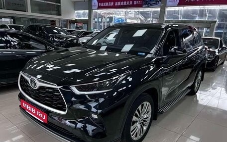 Toyota Highlander, 2022 год, 3 330 000 рублей, 2 фотография
