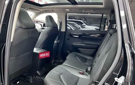 Toyota Highlander, 2022 год, 3 330 000 рублей, 7 фотография