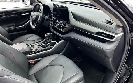 Toyota Highlander, 2022 год, 3 330 000 рублей, 8 фотография