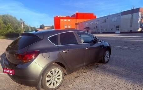 Opel Astra J, 2010 год, 660 000 рублей, 13 фотография
