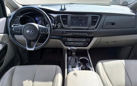 KIA Carnival, 2020 год, 3 250 000 рублей, 19 фотография